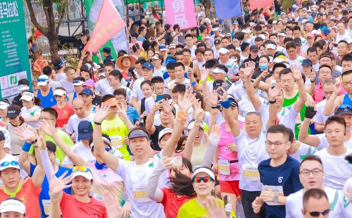奮斗龍馬 |興千田CEO帶領(lǐng)團隊參加2023深圳龍華半程馬拉松3 奮斗龍馬 |興千田CEO帶領(lǐng)團隊參加2023深圳龍華半程馬拉松3
