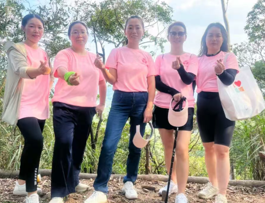 興千田集團女職工參加興富社區(qū)“健步新征程，巾幗綻芳華”徒步活動6