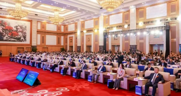 榮膺“履行社會責(zé)任杰出企業(yè)”與“履行社會責(zé)任杰出人物”雙項(xiàng)大獎2